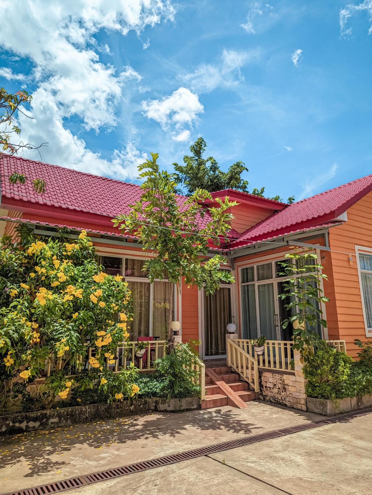 Yellow Star Hostel Kampot Exteriör bild
